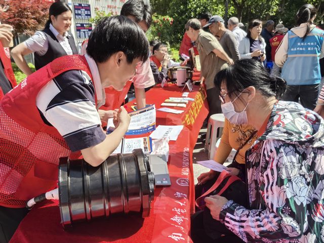 向社区居民介绍学校 向社区居民介绍学校
