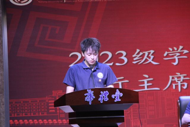 老生代表张堃然同学发言 老生代表张堃然同学发言